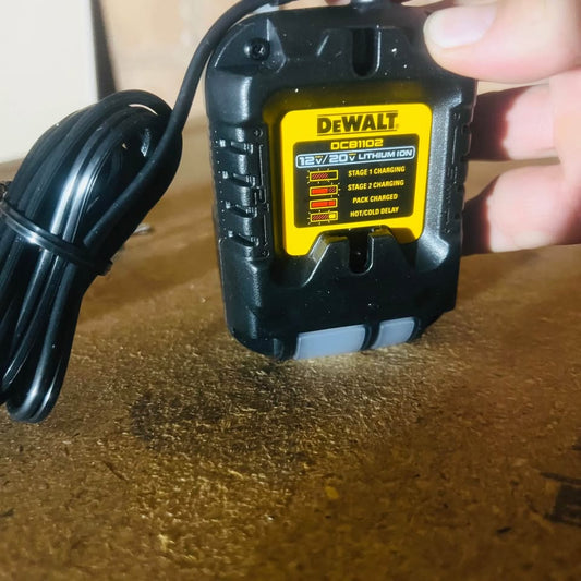 Cargador  Dewalt  DCB1102