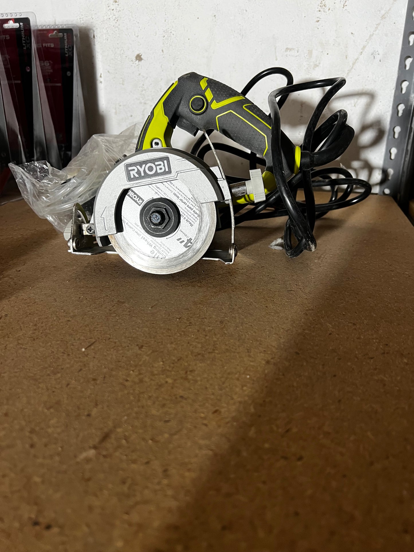 Sierra manual para azulejos de CA de 4"