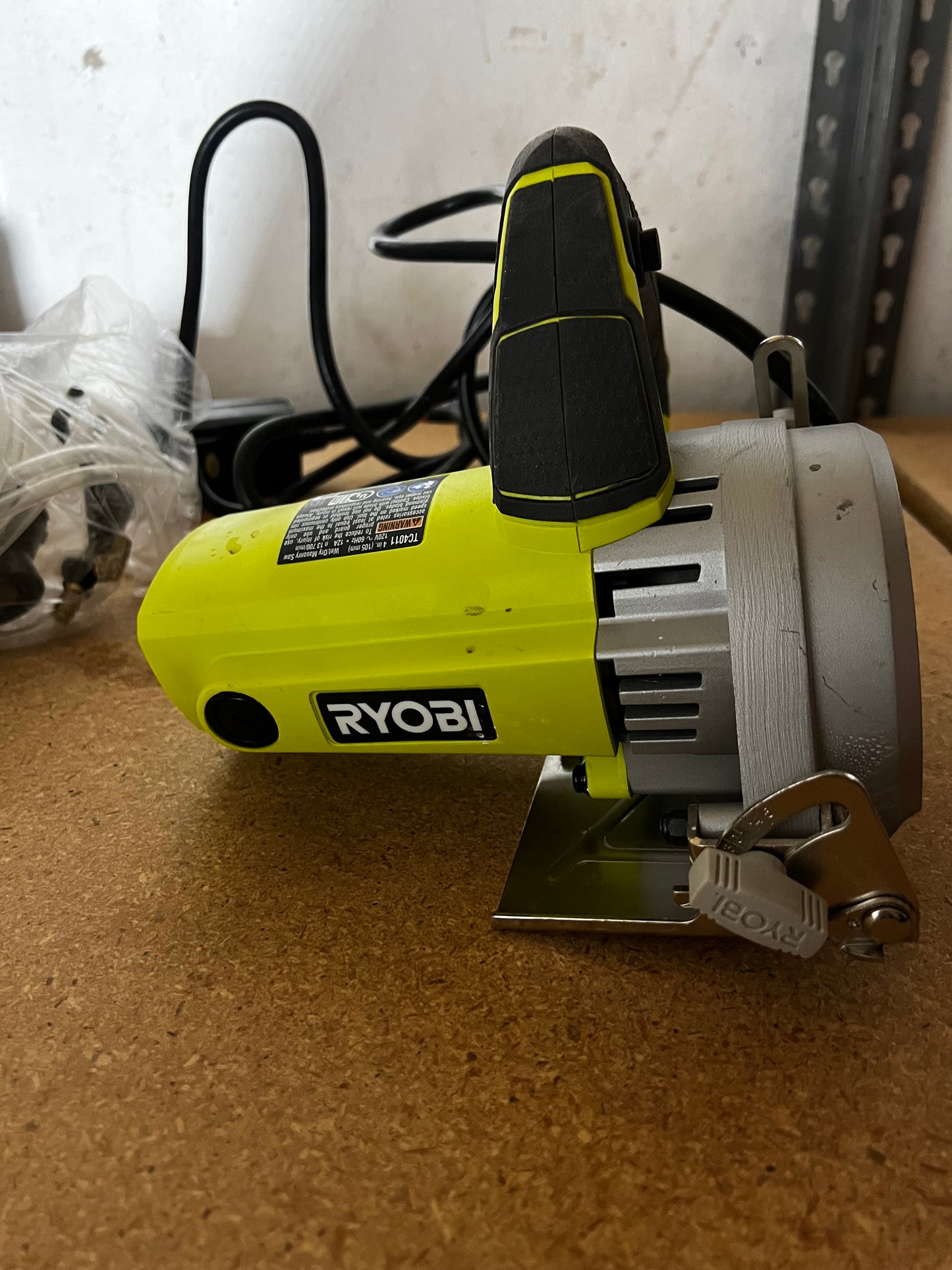 Sierra manual para azulejos de CA de 4"