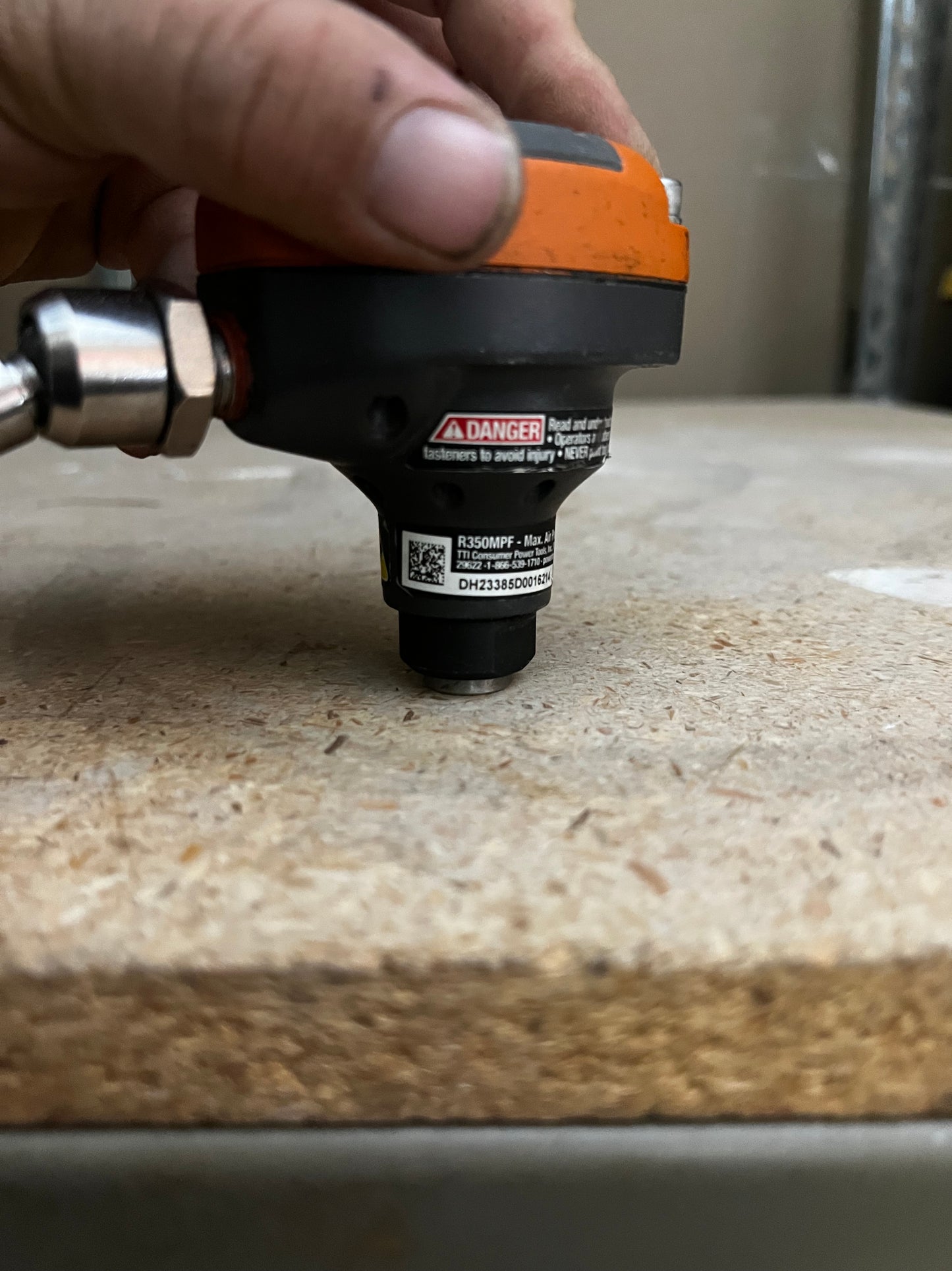 Clavadora de Mano Neumatica Ridgid