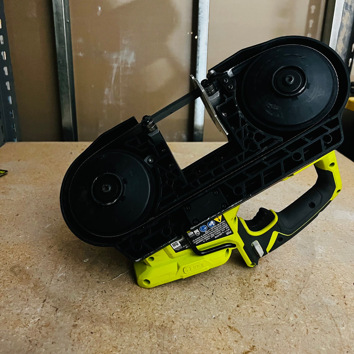 Sierra de Cinta Compacta Ryobi 18V