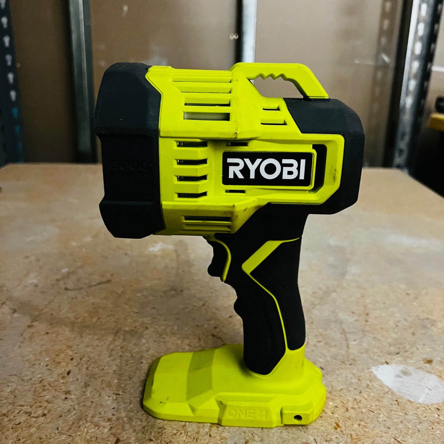 Lampra de Mano Ryobi 18V
