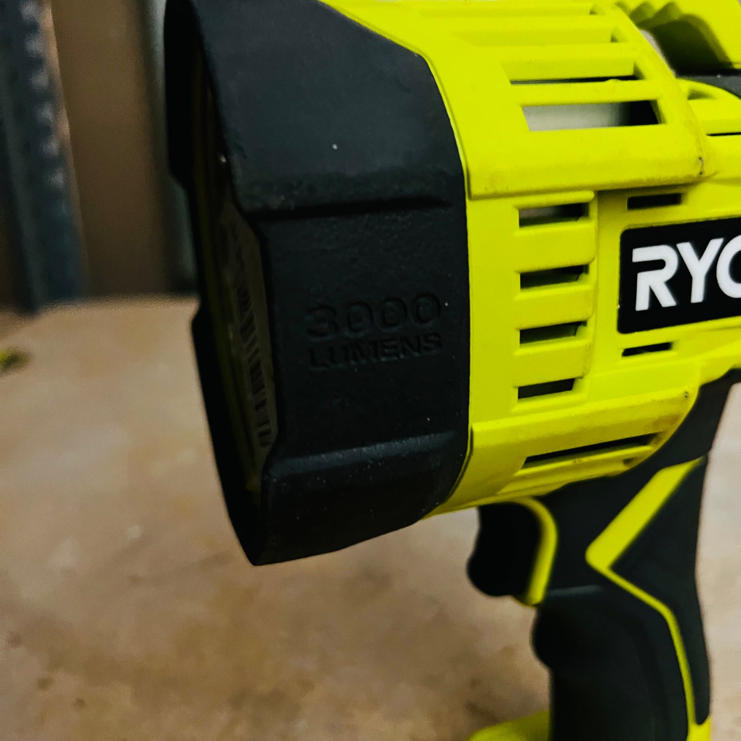 Lampra de Mano Ryobi 18V