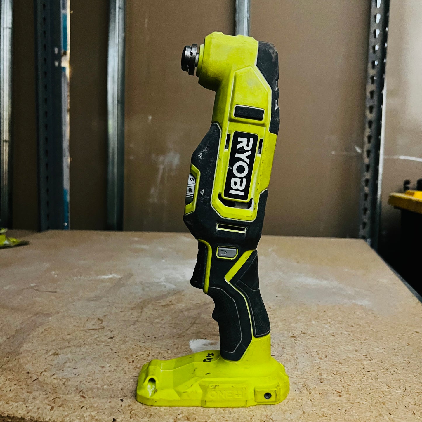 Multi Herramienta Osciladora Ryobi Usada