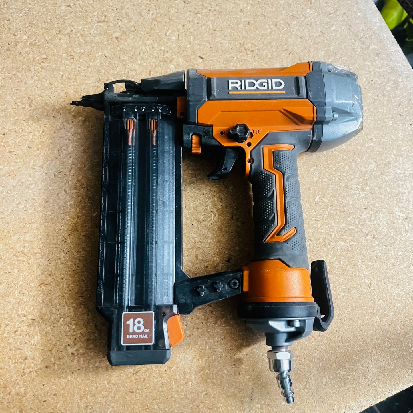 Clavadora Calibre 18 Ridgid