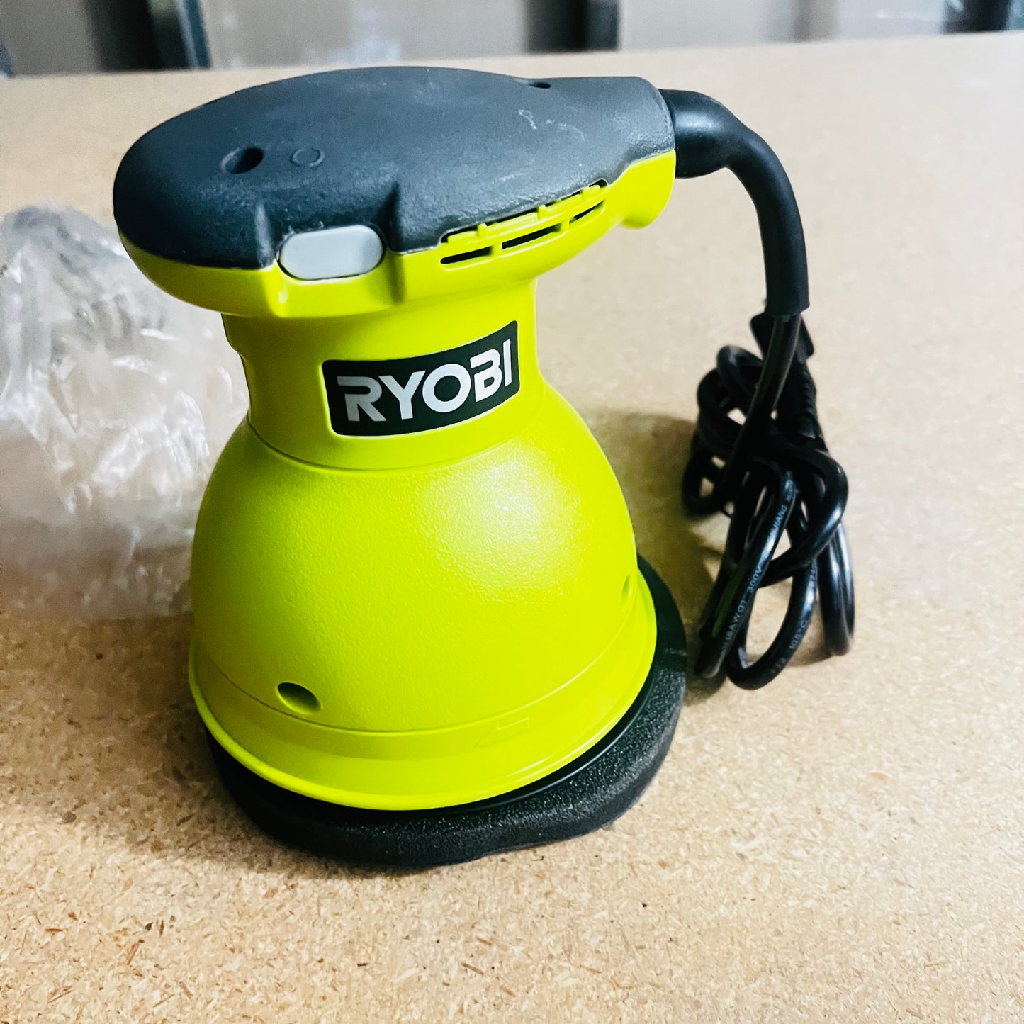 PULIDORA ORBITAL DE 6" Ryobi