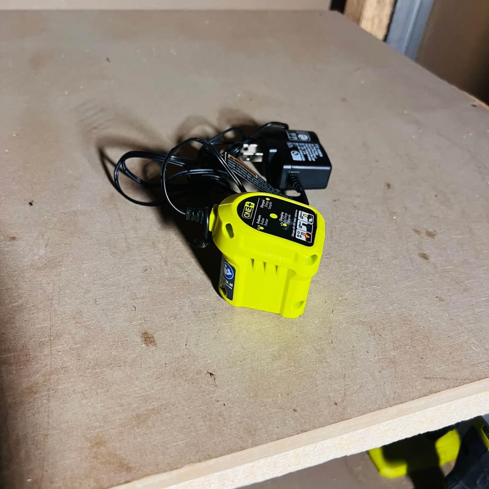 Cargador Lento Ryobi 18V