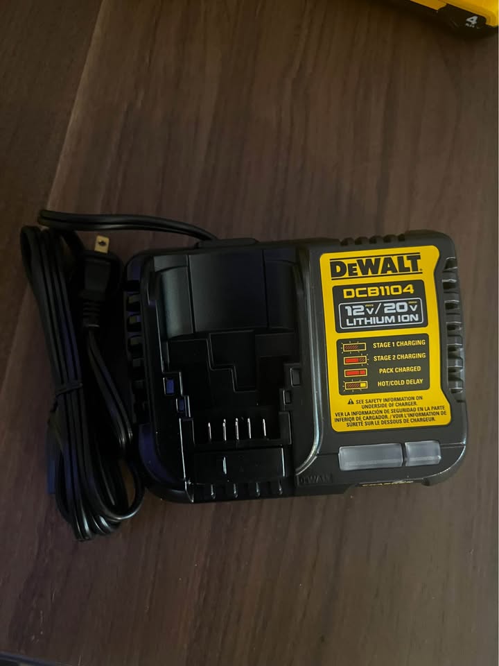 Cargador Dewalt DCB1104