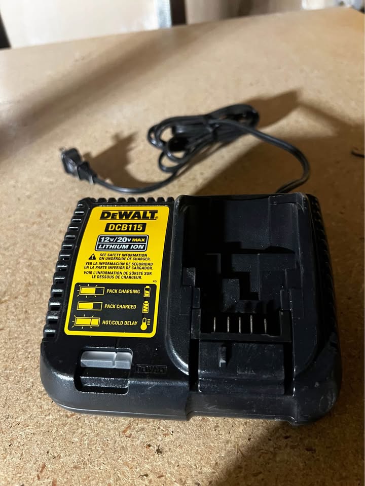 Cargador Dewalt DCB115